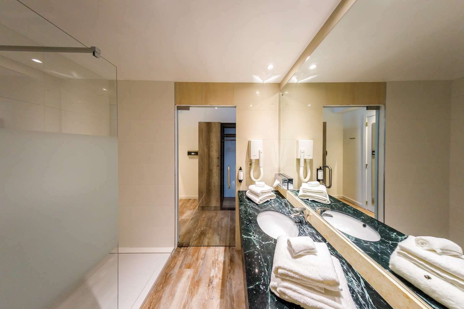 Hotel B-inn 3*
